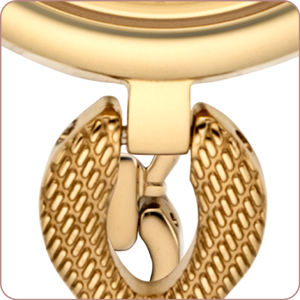 Detalle de pulso dorado reloj D'Mario FG1600 DD